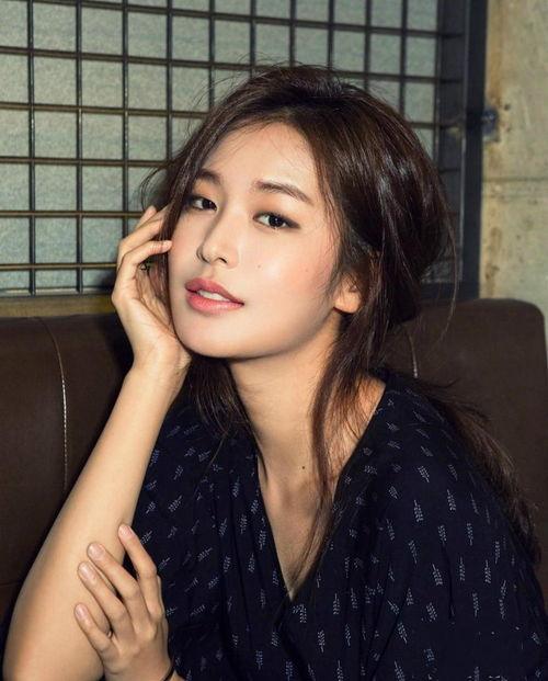 郑幼贞资料,传承与创新，艺术与生活的完美融合